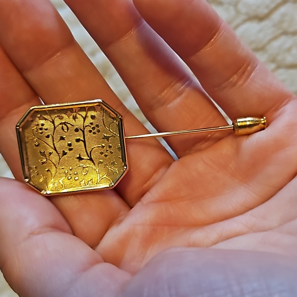 #0118 Beautiful gold tone pin - Picture 2 of 3